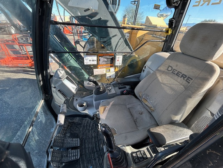 2019 DEERE 245G LC